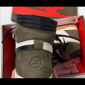 - Travis Scott1 high og worn out around twice